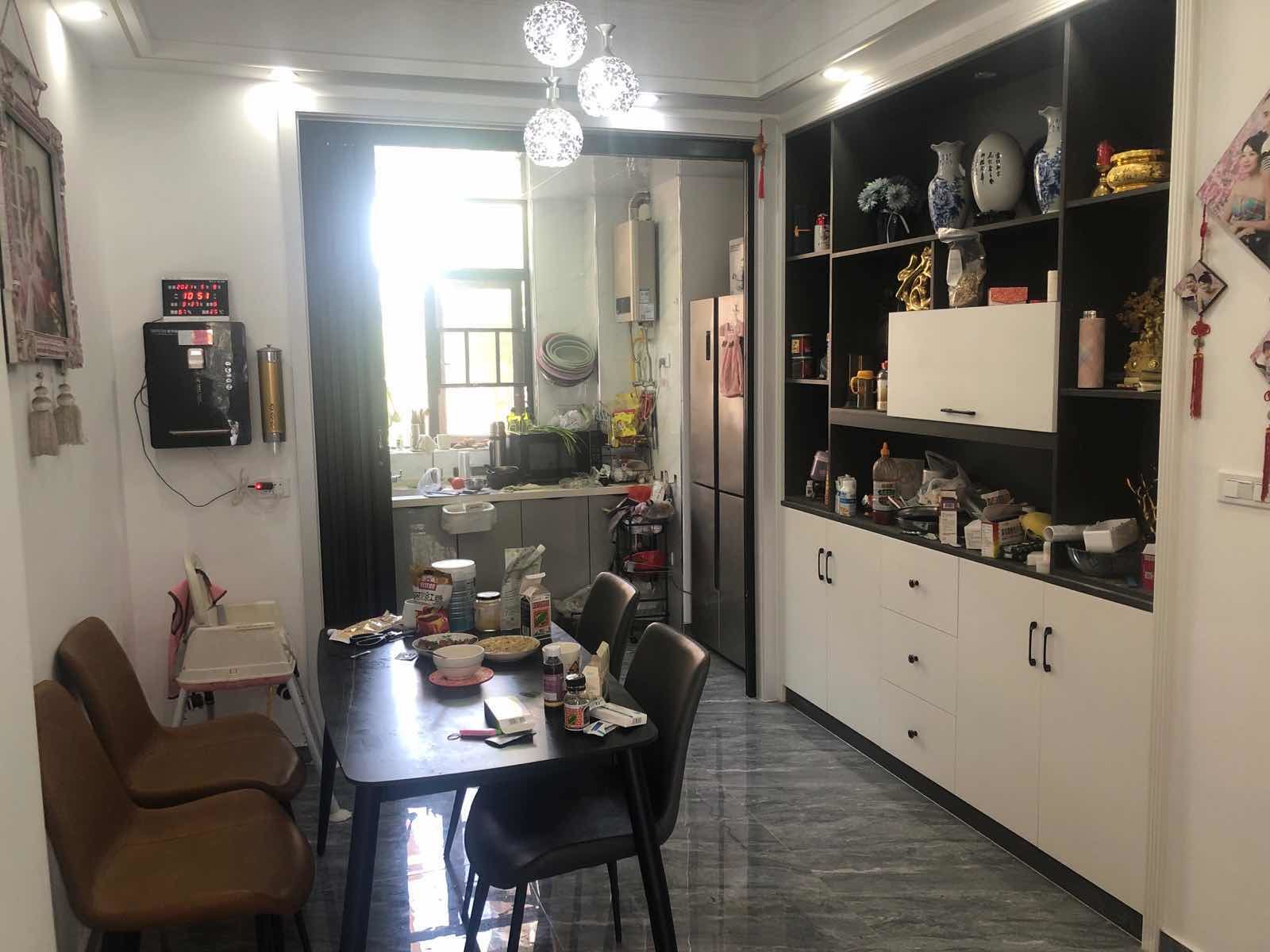 城南，新城一号五期洋房，复式楼，1楼带超大院子➕4个停车位，证满二