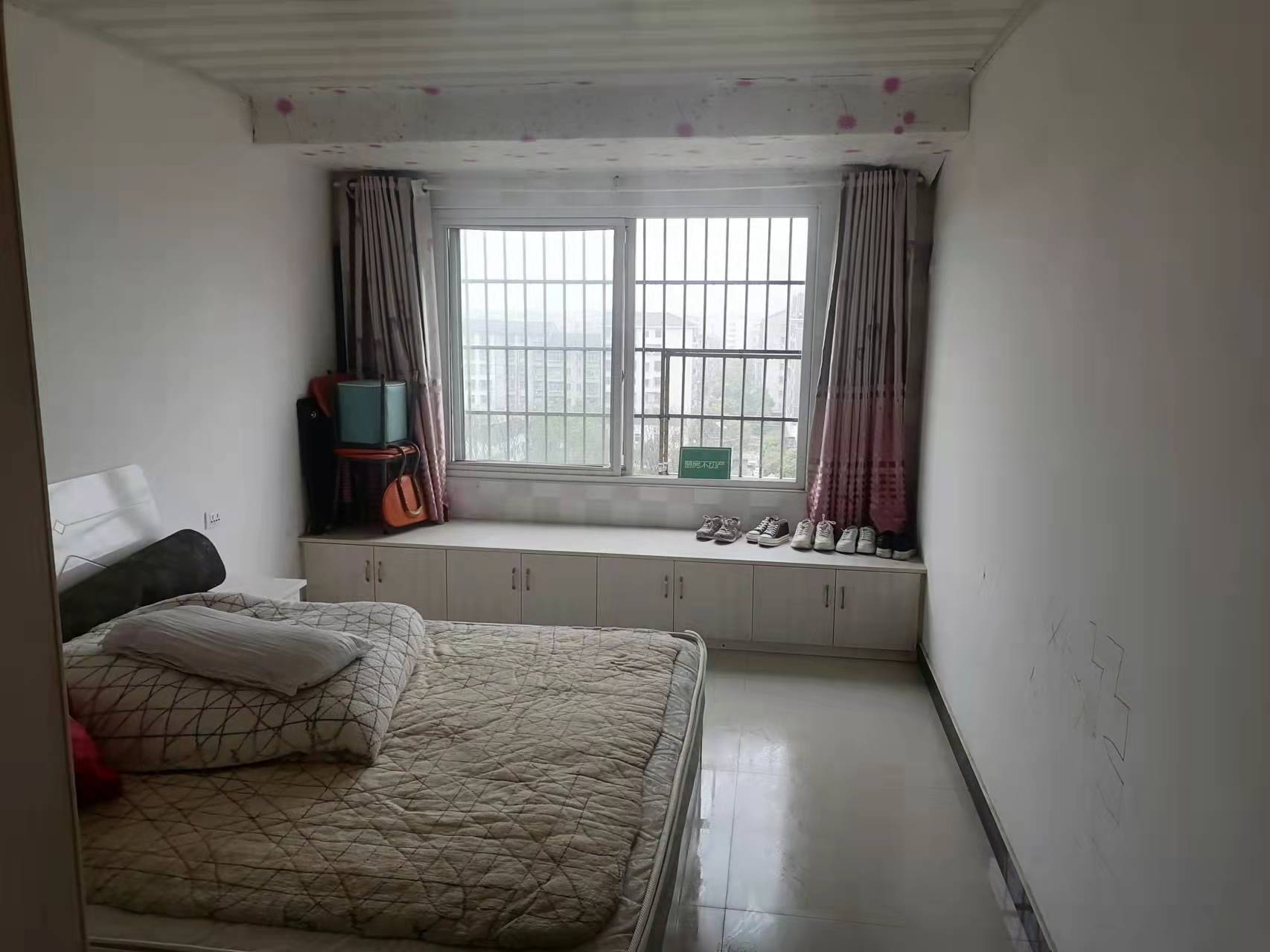 大洪小区8楼两房老证