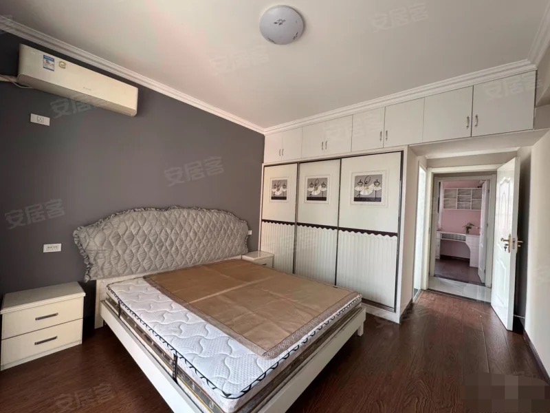 355，城西，金域城邦，边户，中间楼层10楼，精装三房（可改四房）电梯小高层，保养成色新，单价3900，