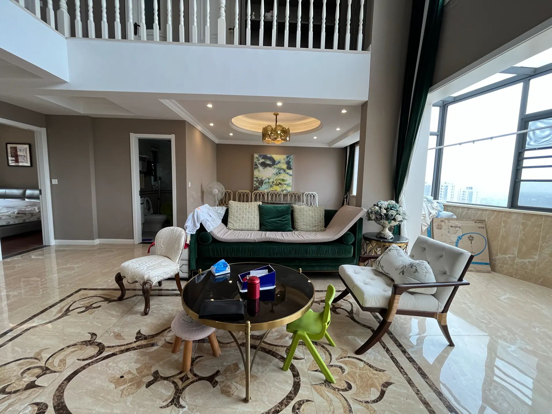 城东流潭公园旁，公园世家hao装100个小高层顶复，家电全送