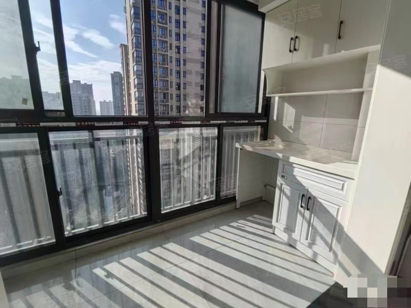 250，降价了，二中旁，森林国际城精装三房，9.9成新，视野采光好，证满二电梯好楼层