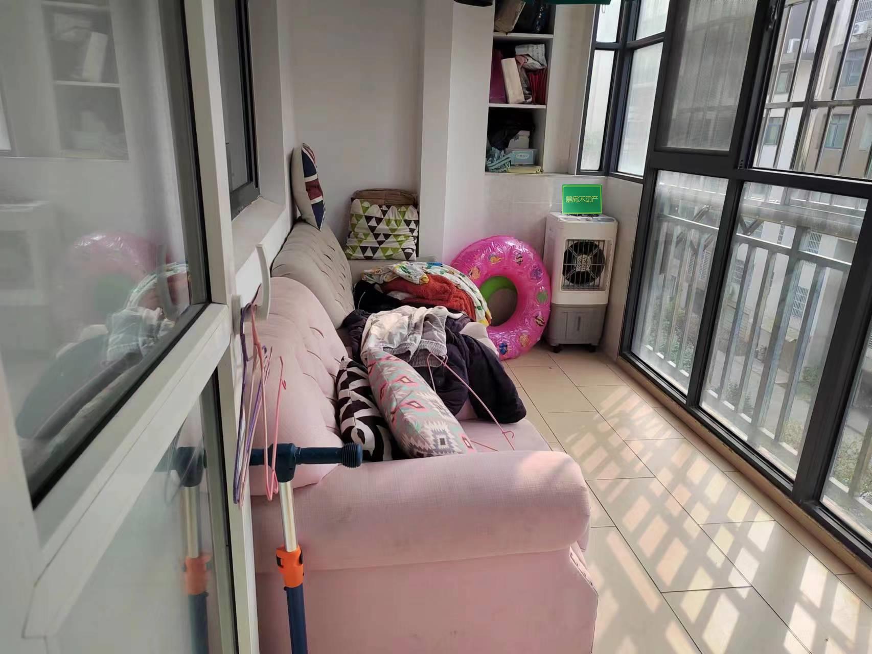 妇幼对面世纪雅园精装修中间好楼层家具家电全部留下税费炒鸡少