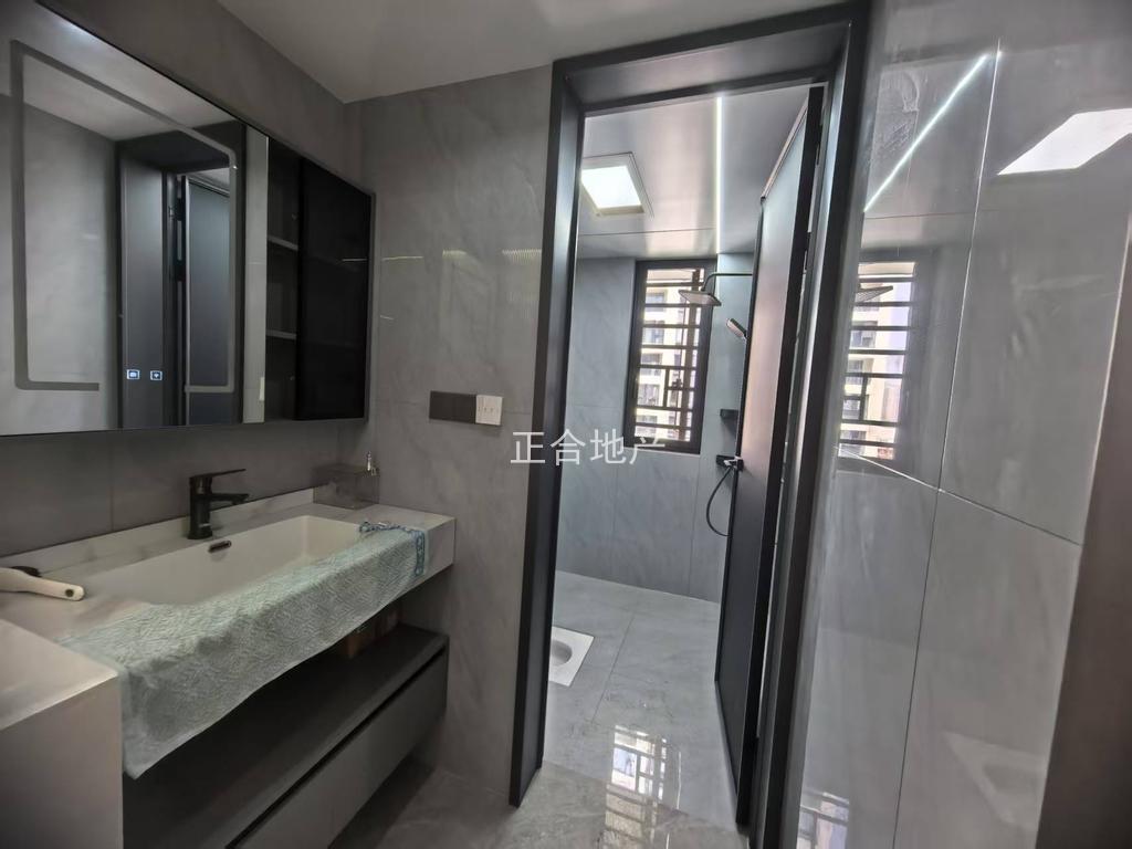 蓝‮花天‬园一‮一梯‬户，精装三房，地暖+中央空调，一‮未天‬住，小高层电梯12楼，双阳台