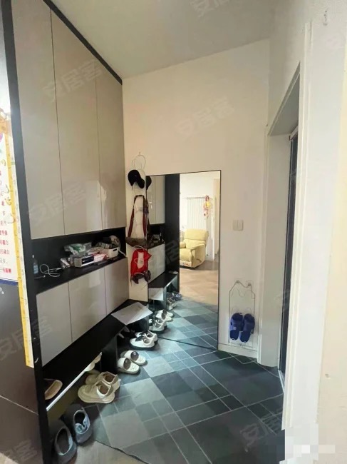 235，德政园，全屋暖气片，步梯天花板，全屋品牌家电家私，有院子停车，老证