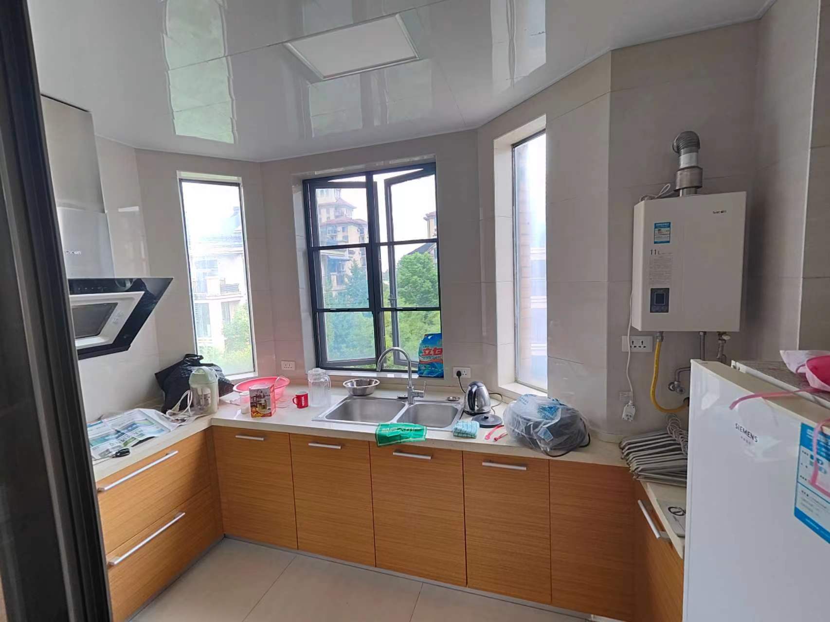 绿地华庭麓城精装大三房，全屋品牌家具家电，拎包入住，看房方便