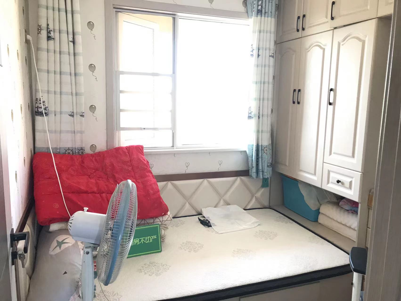 满庭春供暖房证满二精装卖毛坯价配套齐全精装四房边户户型好诚意出售