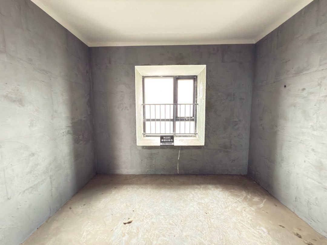 捡漏，城南，森林国际，单价4200，毛坯4房，4期，证满二