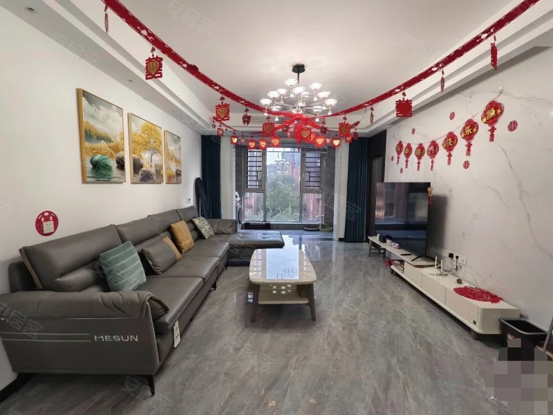 224，绿地香格里拉，电梯洋房， 一梯两户，中间楼层  精装3房2卫，9.9成新 领包入住