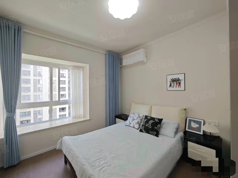 城南，吾悦广场旁，电梯小高层，好楼层11楼，东边，全新精装三房二卫，单价5300+，满二