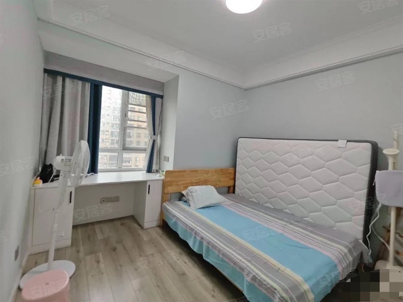 城南，沔阳公馆，精装大三房，电梯好楼层20楼，东边户，装修9.9成新，证满二