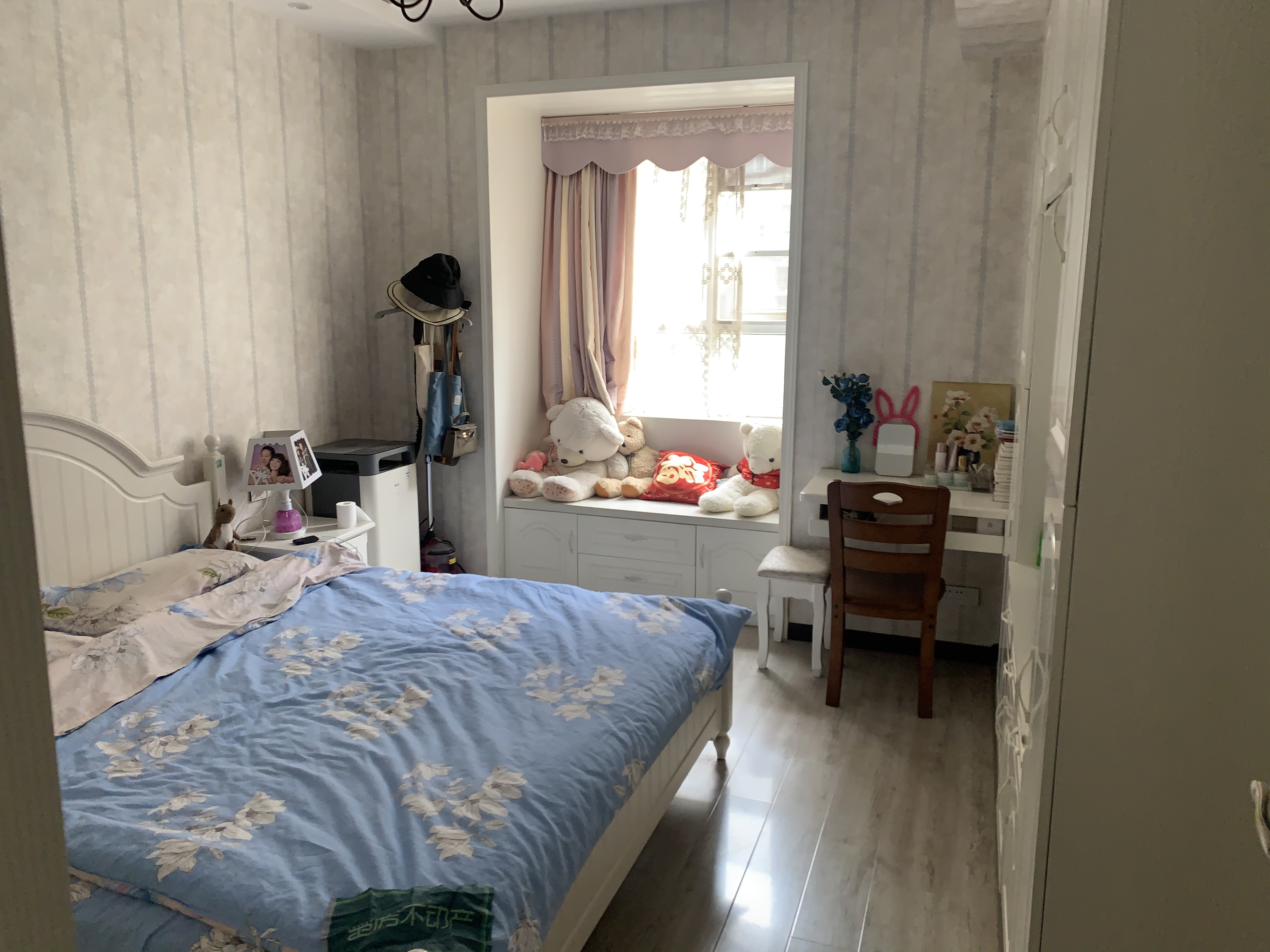 元泰未来城精装大两房装修很新没怎么住