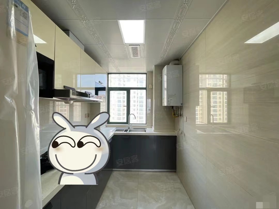 湖景房，仙女湖畔，精装大四房，全屋地暖，品牌装修，东边户