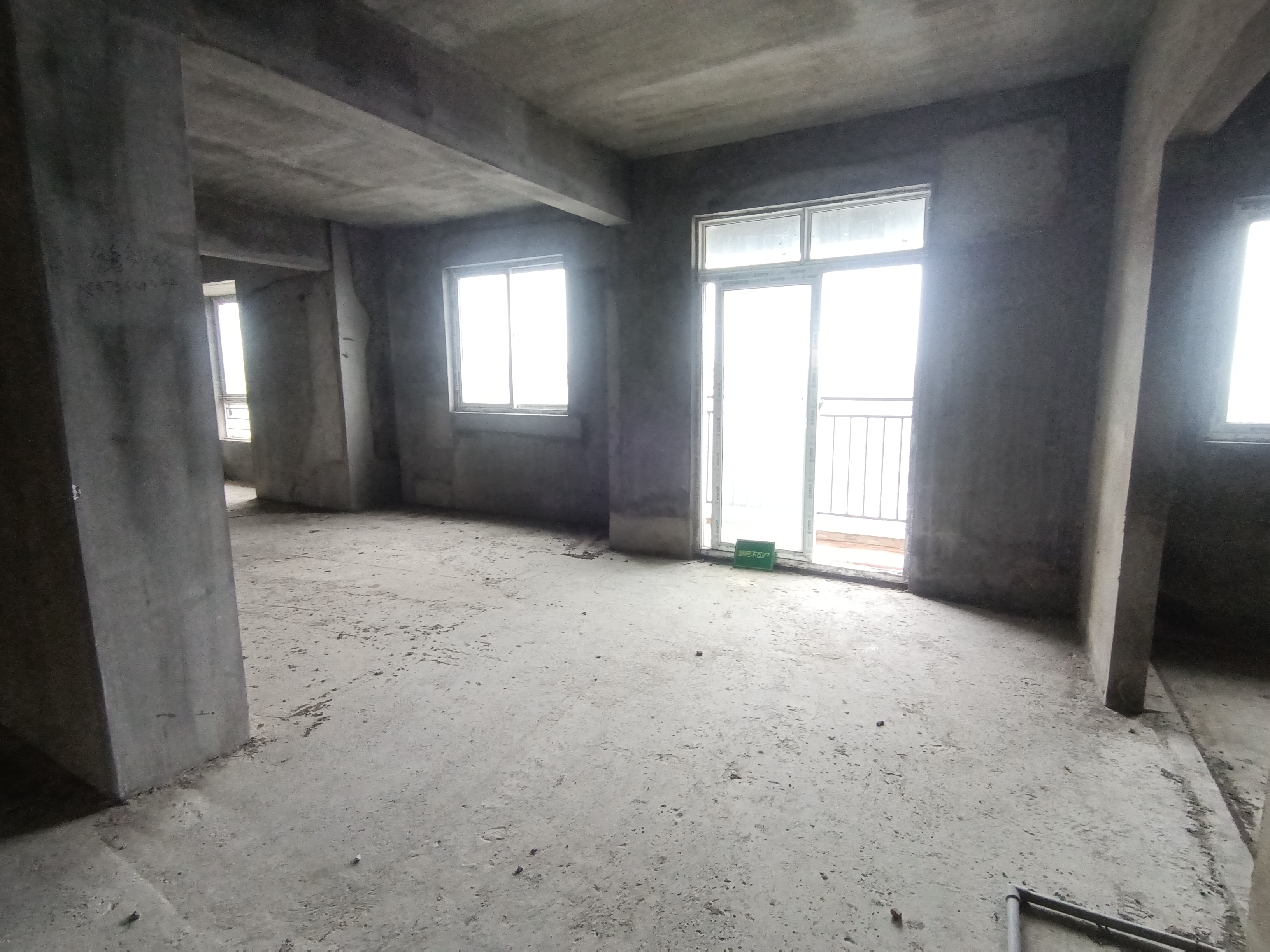 漫城林语毛坯四房南北双阳台采光好业主诚意卖