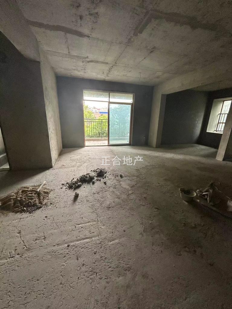 捡漏捡漏啦，康湾熙岸，毛坯四房，三个阳台，采光好，单价3800