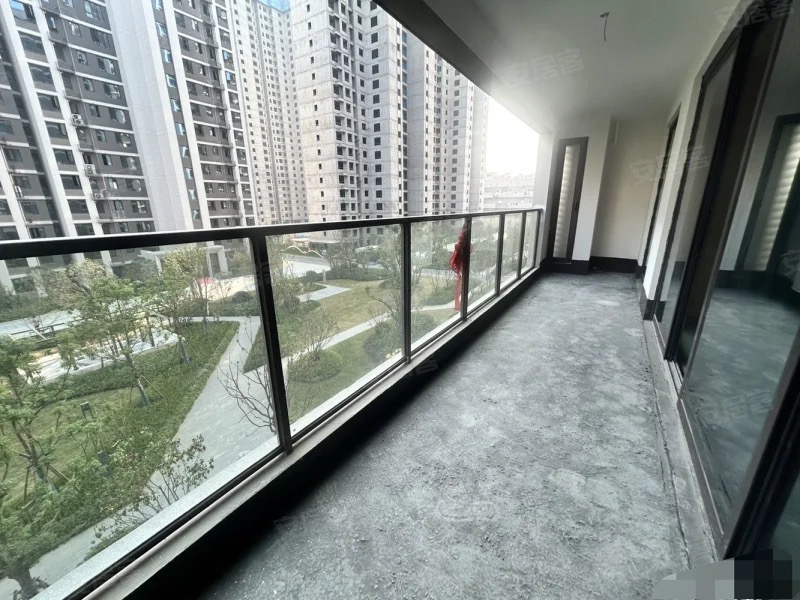 190，吾悦,，大平层，4房可以做5房，四开间朝南，双阳台，大横厅，一梯一户，东边户