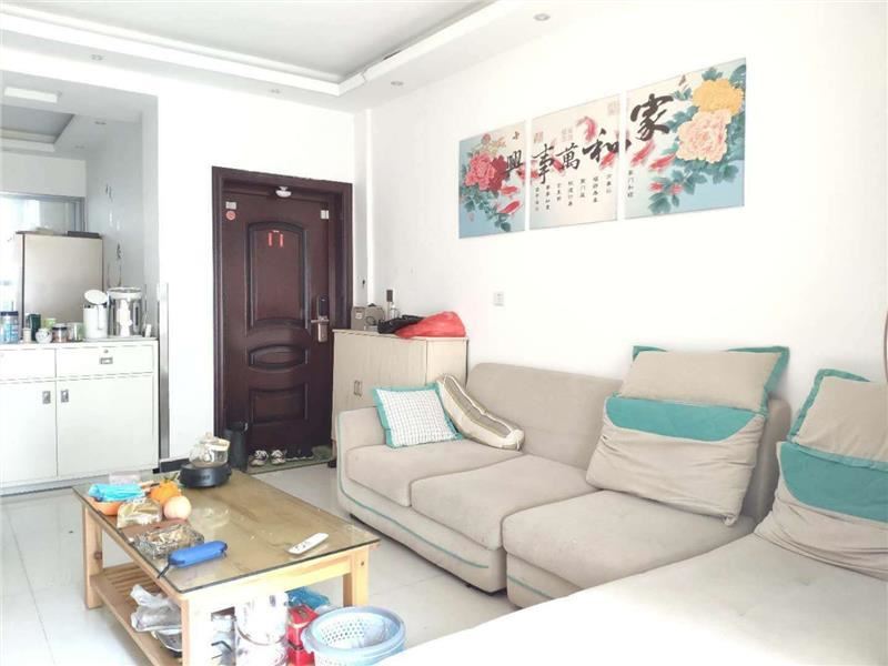 城东 四中旁 东城花园 三房 业主保养的很新 证在手可以按揭