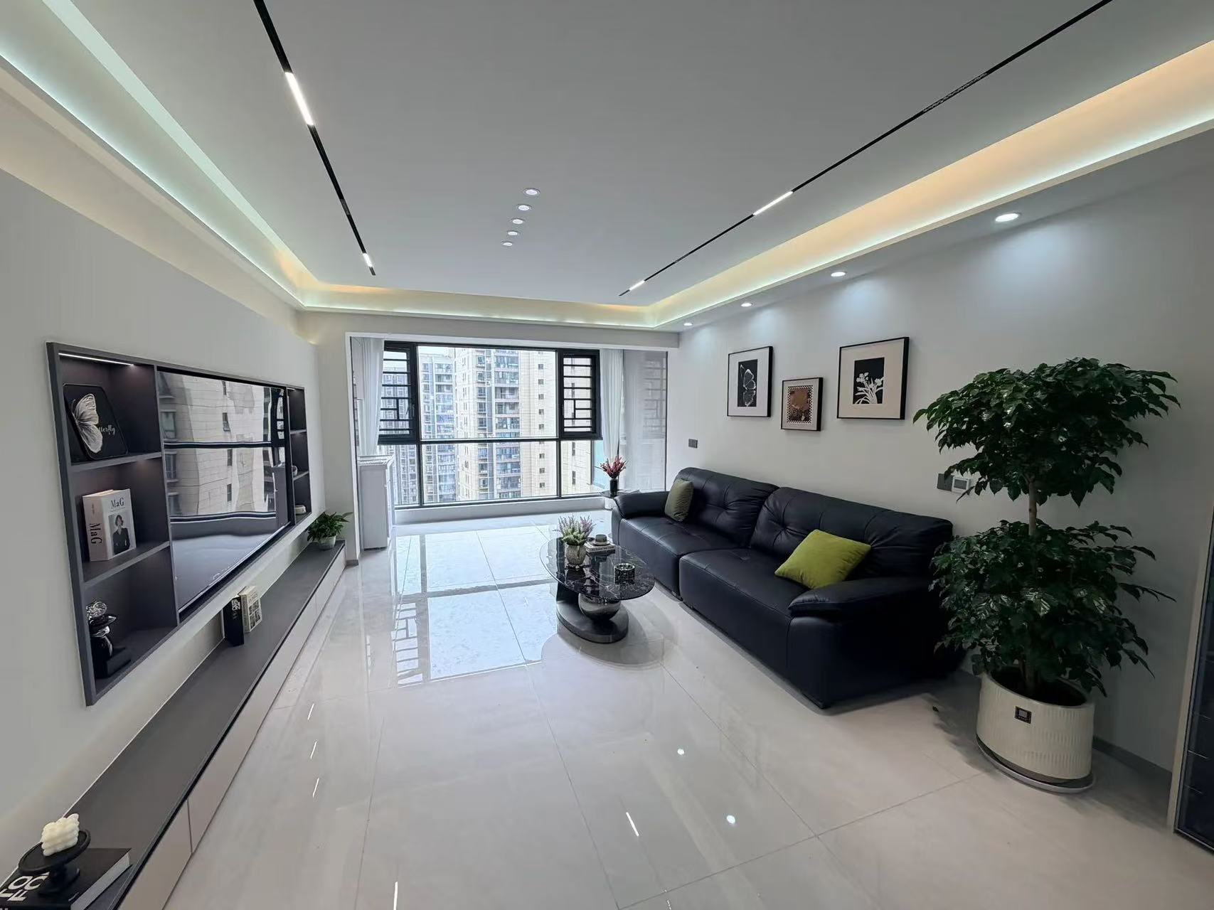 ​城‮吾，南‬悦‮场广‬旁，元泰c区，​精‮四装‬房，单价5300+，业主‮心诚‬出售，证‬满二