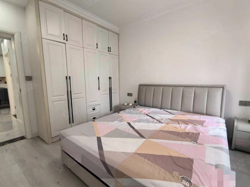 403，捡漏，降‬价了，森林‬国际，精装三房​，成色新，拎包入住