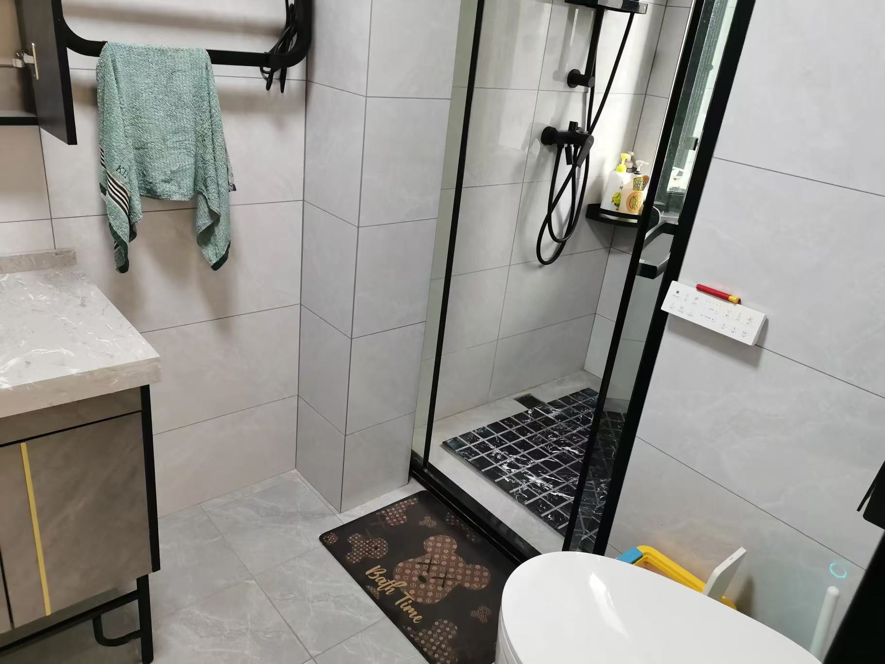 天下城市星座，成色新，品质装修家居家电齐全，中高楼层，采光很好，诚心出售！！