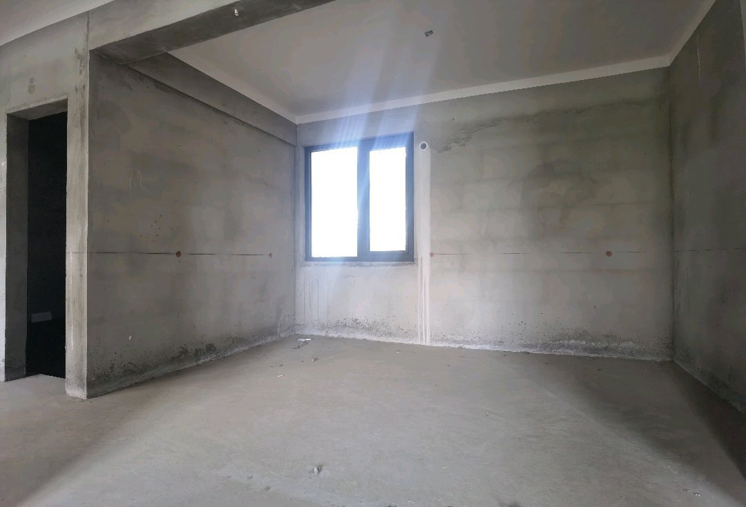 城西沔阳小汉口附近，祥生小高层毛坯四房，南向无遮挡，业主急售