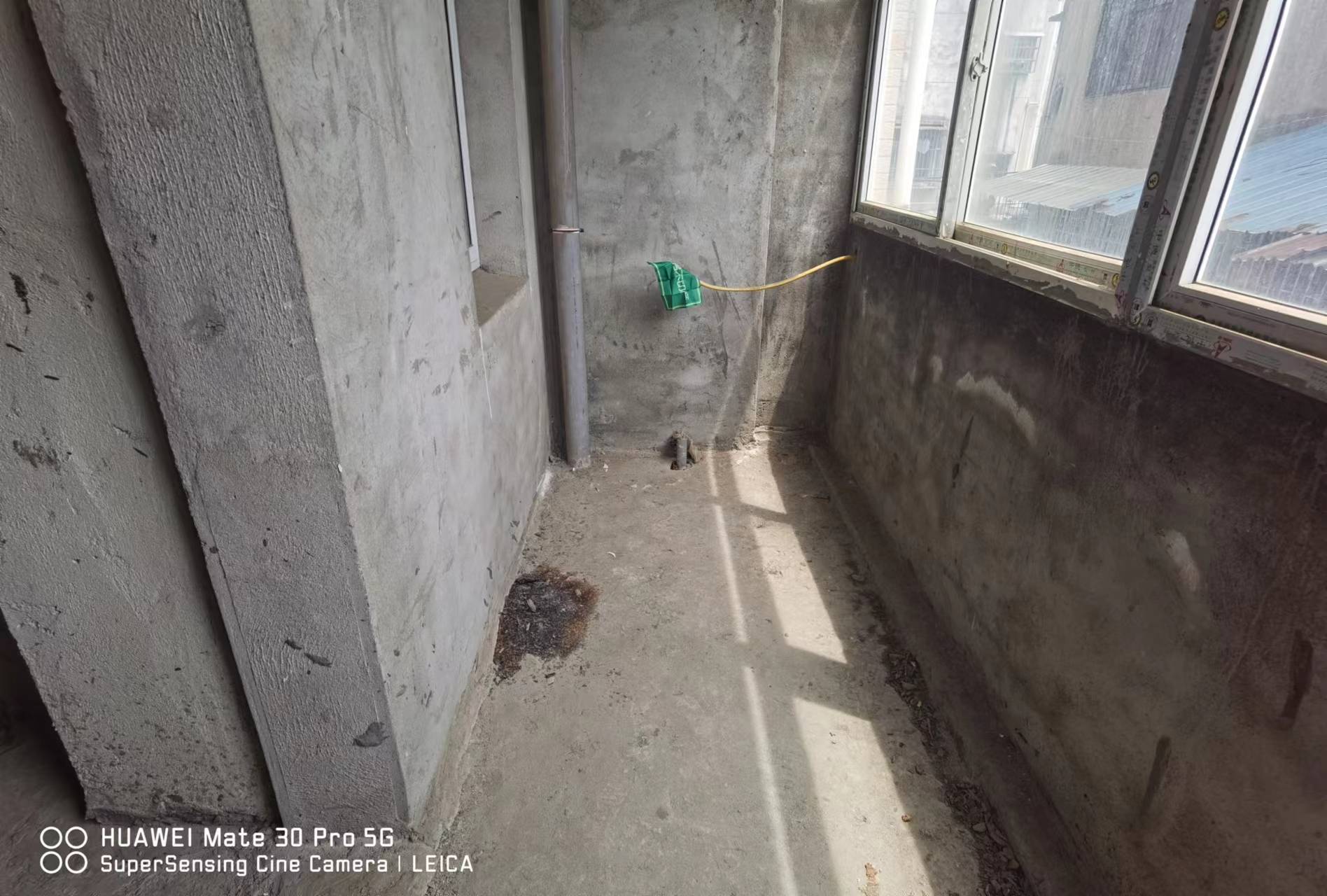 环球广场旁紫荆苑毛坯三房楼年新出行方便生活配套齐全