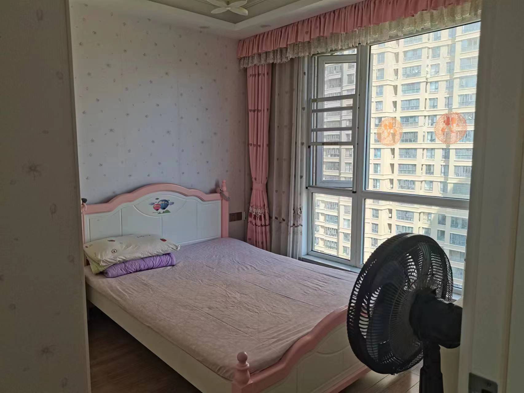 公园世家.精装三房两卫.中间楼层..证件满二.看房约