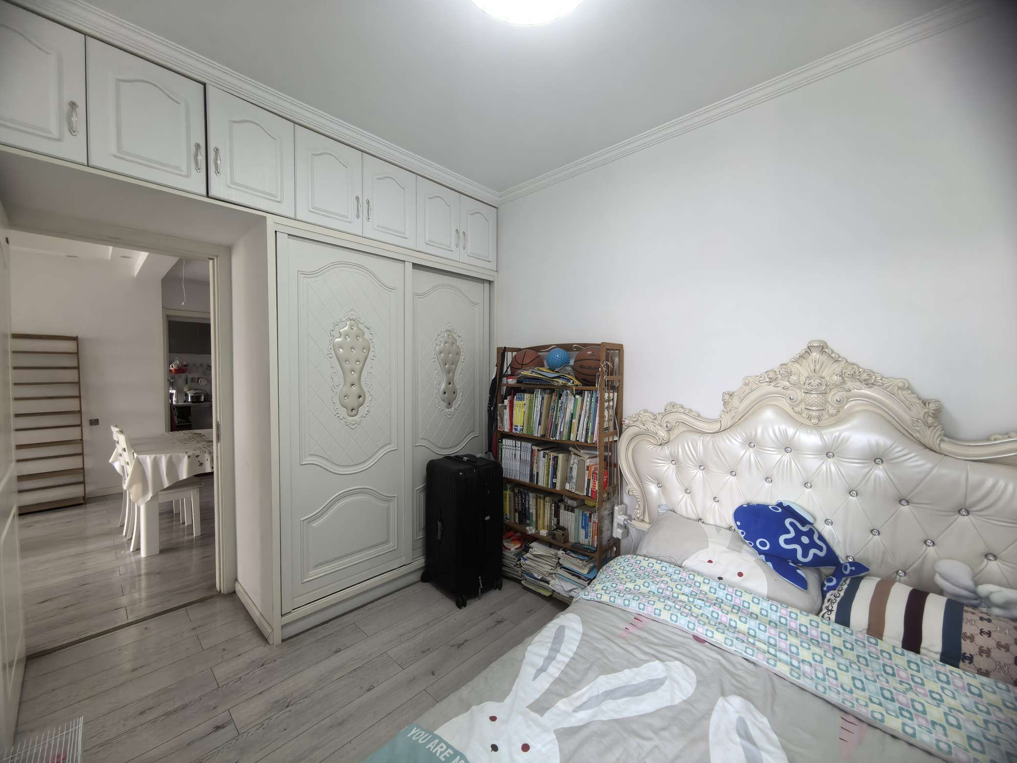 天诚缘3室2厅1卫精装修家具家电全配优价出售！