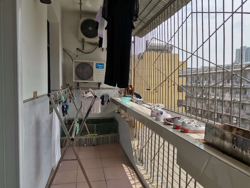 仙源 旁装修三房，陪读不错选择，证件满二，送1楼20平地下室