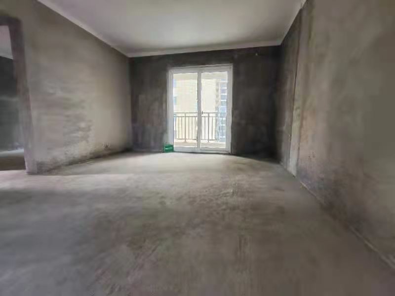 森林国际城，三面采光，湖景房，毛坯四房，电梯中层，采光通风非常好