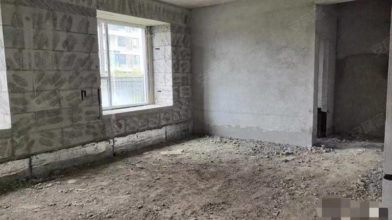 蓝天花园，大平层，一楼送超大花园，，看中可谈