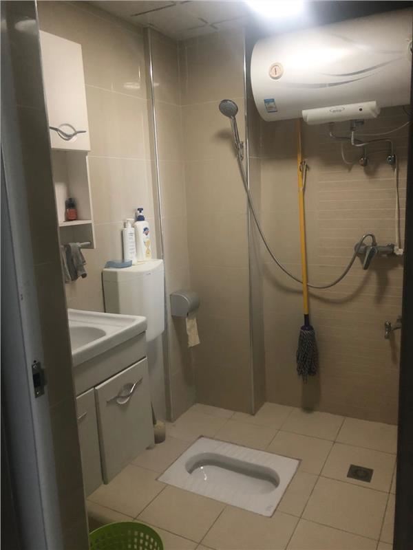 一中对面精装修房诚信出租家电齐全拎包入住