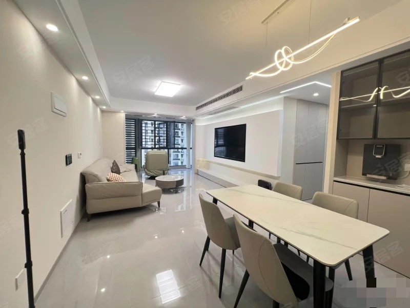 捡漏，风和日丽，精装三房，边户，电梯好楼层，诚心出售，