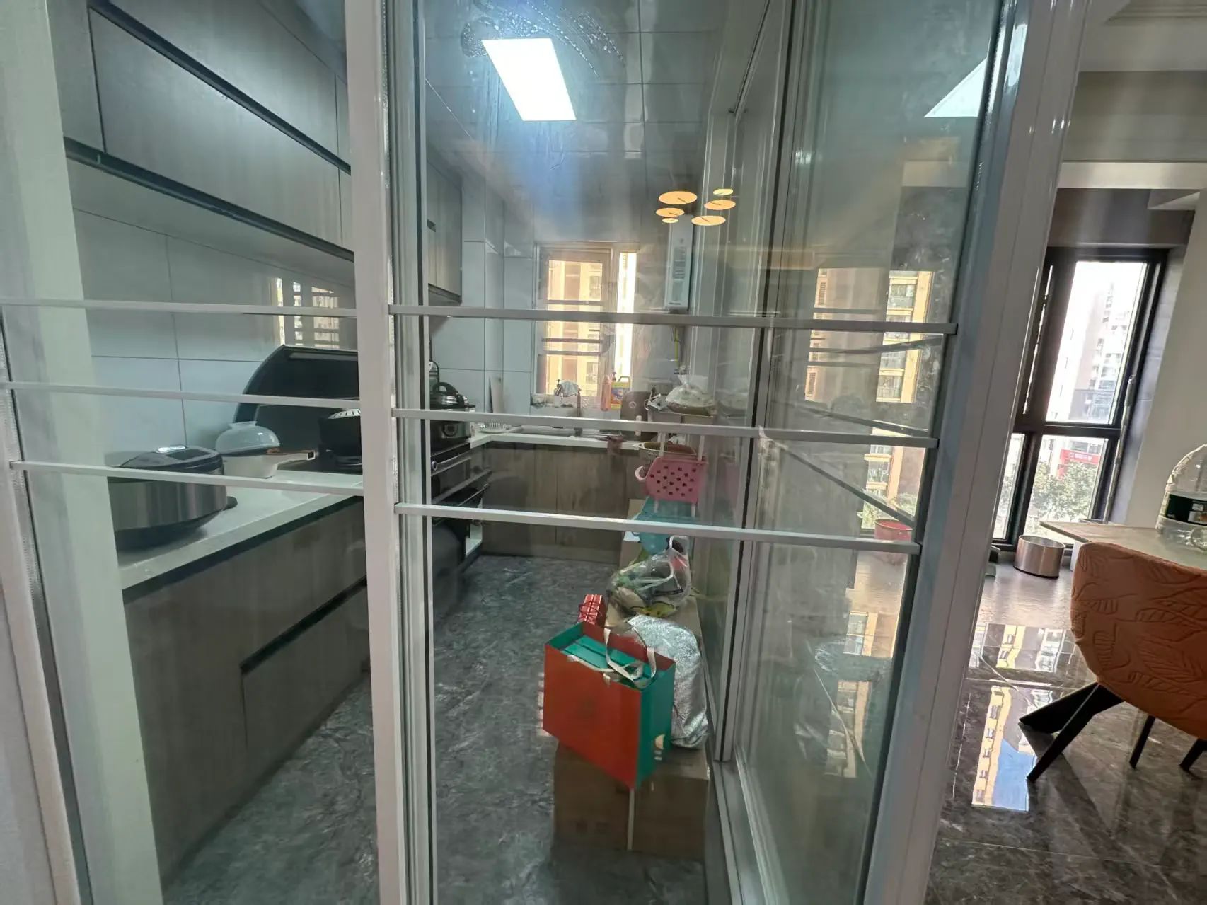 满庭春供暖房，边户，单价4300，​保养成色新，拎包入住，电梯6楼