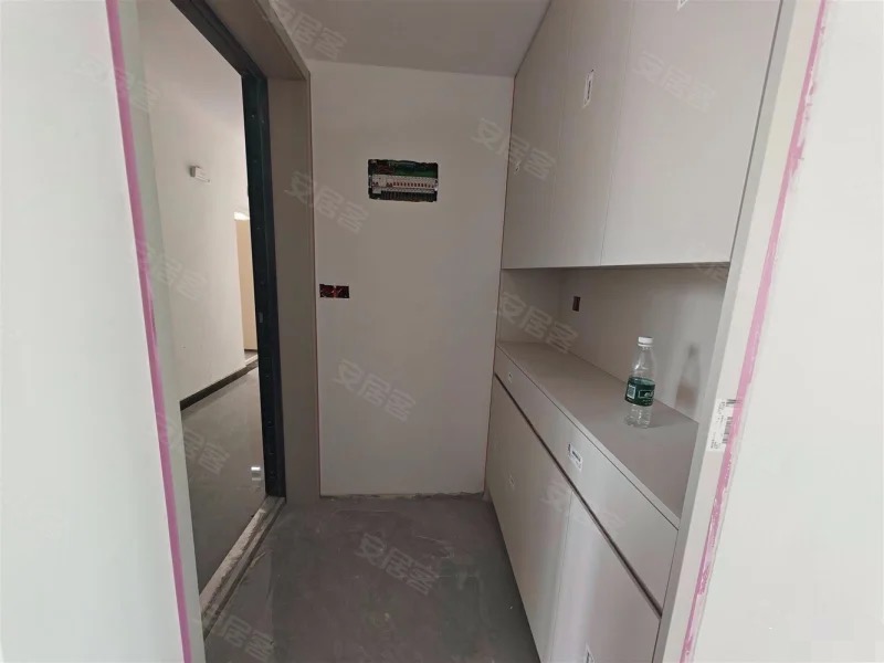 433，城南，朝阳丽景，小高层5楼，精‮半装‬成品，边户，‮房三‬两卫，​捡漏