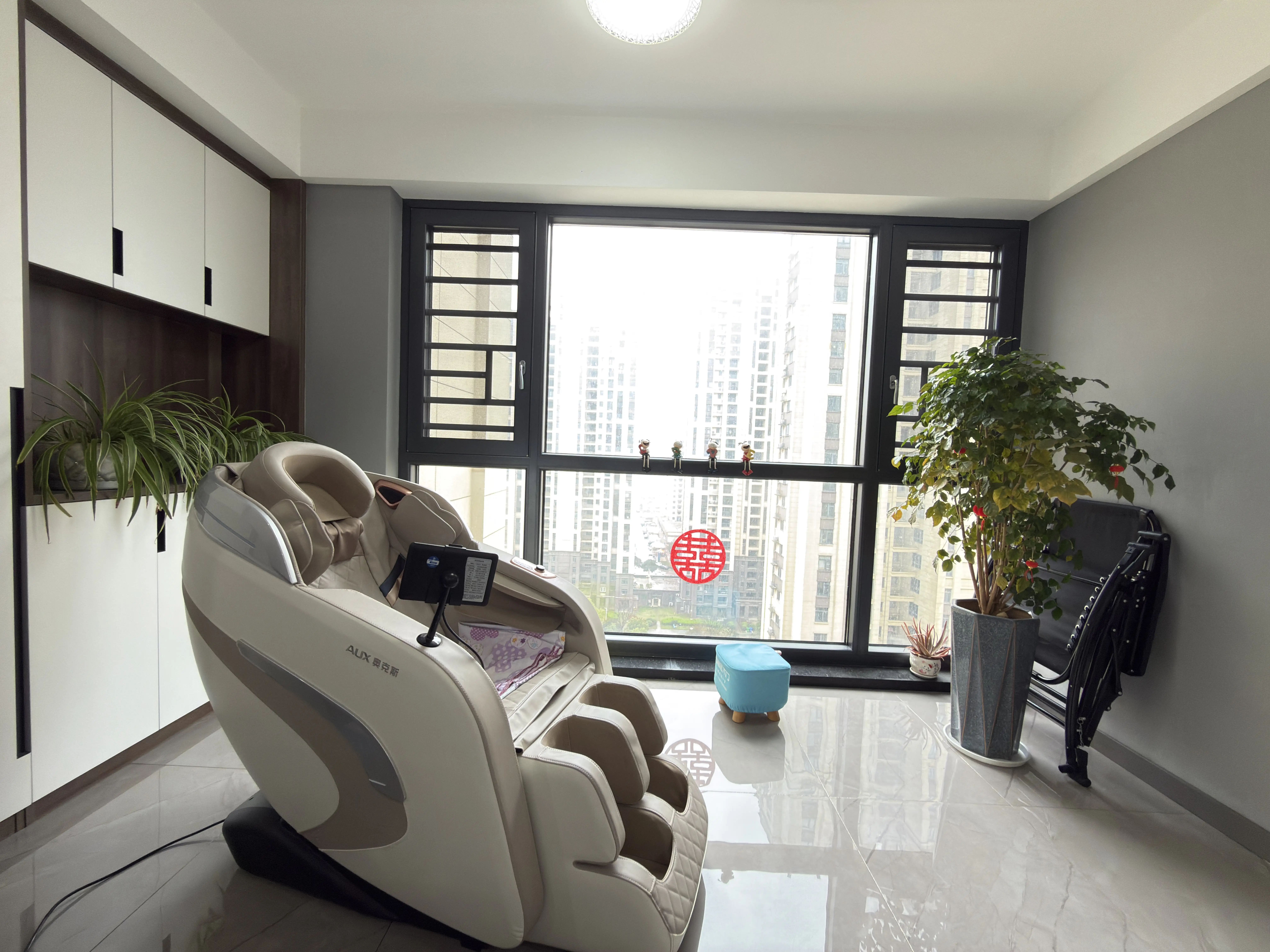 诚心出售，城南，蓝天新城，人车分流，电梯中间楼层，满二，拎包入住