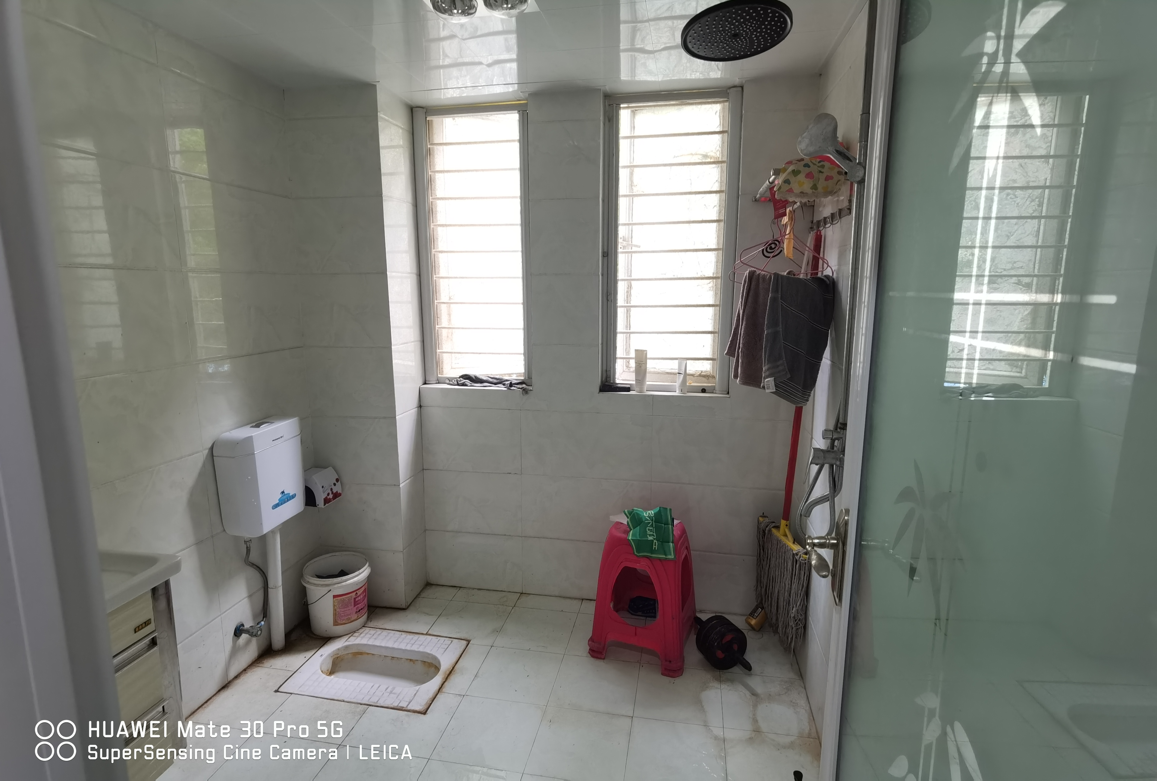 鸿昇现代城精装四房保养新成色好户型好诚心出售周边配套齐全出行方便实际一百三平左右