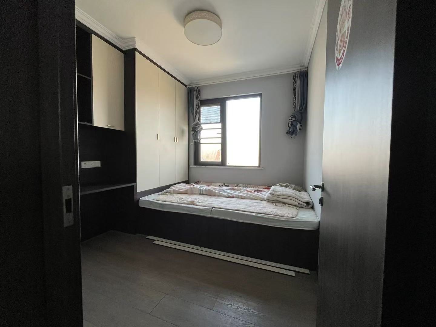 城西，祥生观澜府，江景精装大四房，东边户，送车位送储藏间，家具家电齐全拎包入住，4开头