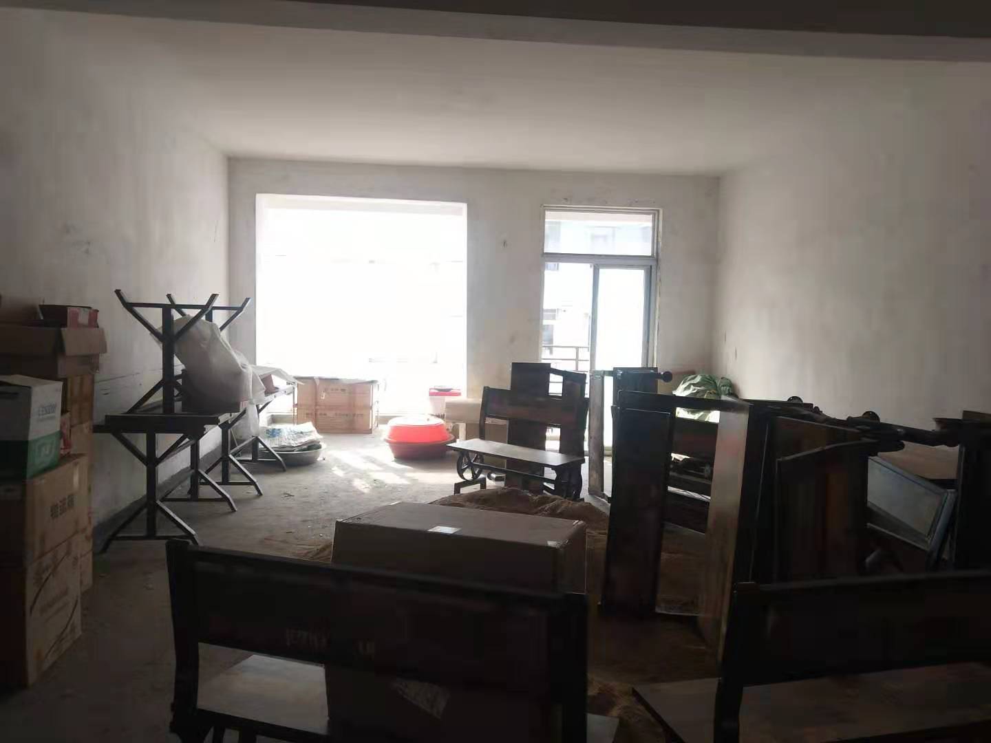 宏运名居毛坯大四房中间楼层方便看房