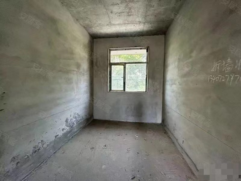 沔街旁，城南好地段，毛坯3房，​带超大大大大露台，证满二