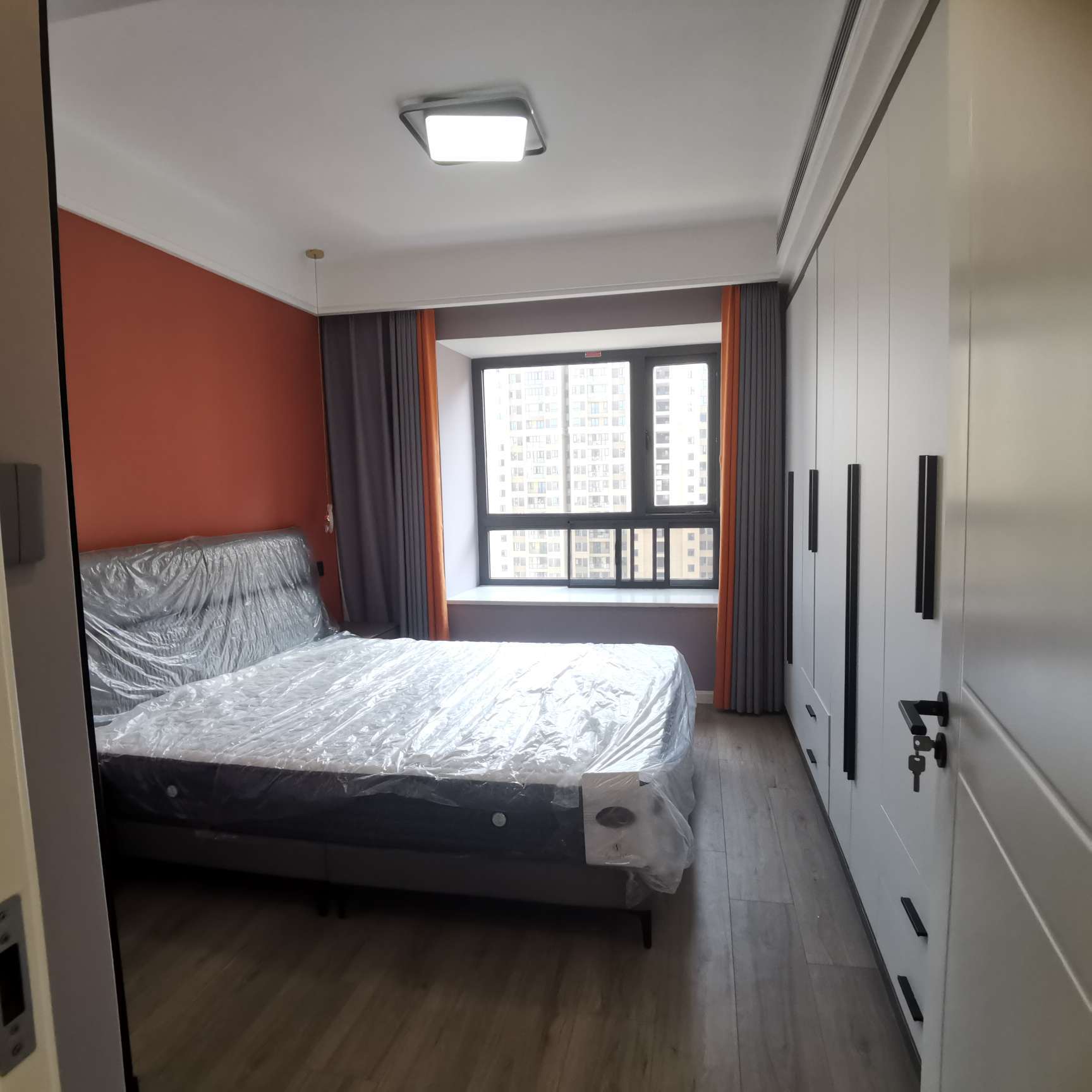 森林国际翡冷翠4房2厅2卫新装修家具家电全配优价出售！