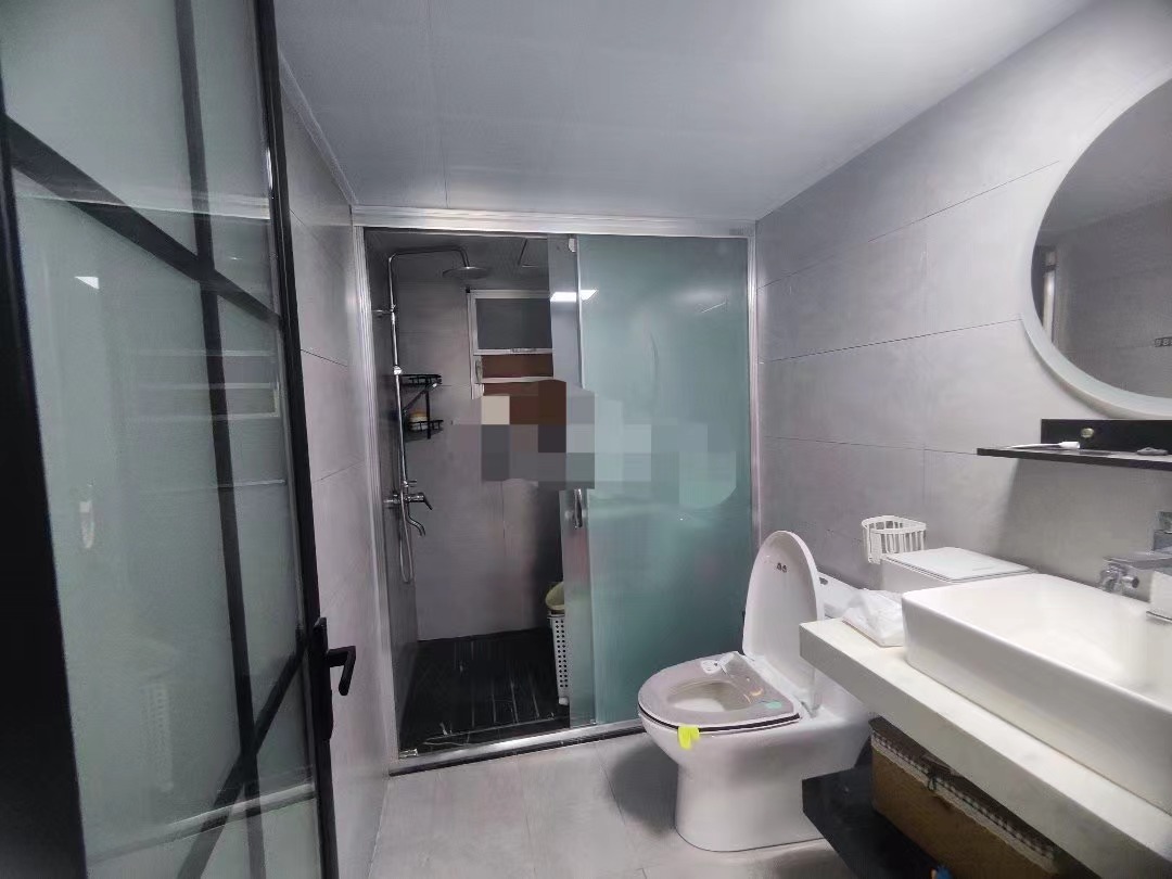 亏本出，吾悦旁次新小区，蓝天新城，精装大三房，单价6800，送车位，三开间朝南，人车分流。好楼层朝阳xiao学，元泰三