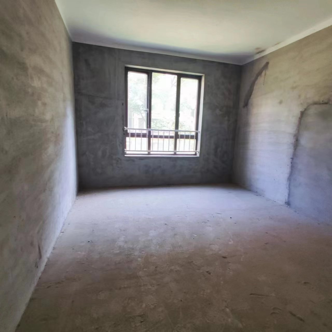 绿地香格里拉.毛坯复式带院子.带20平车库.看房方便