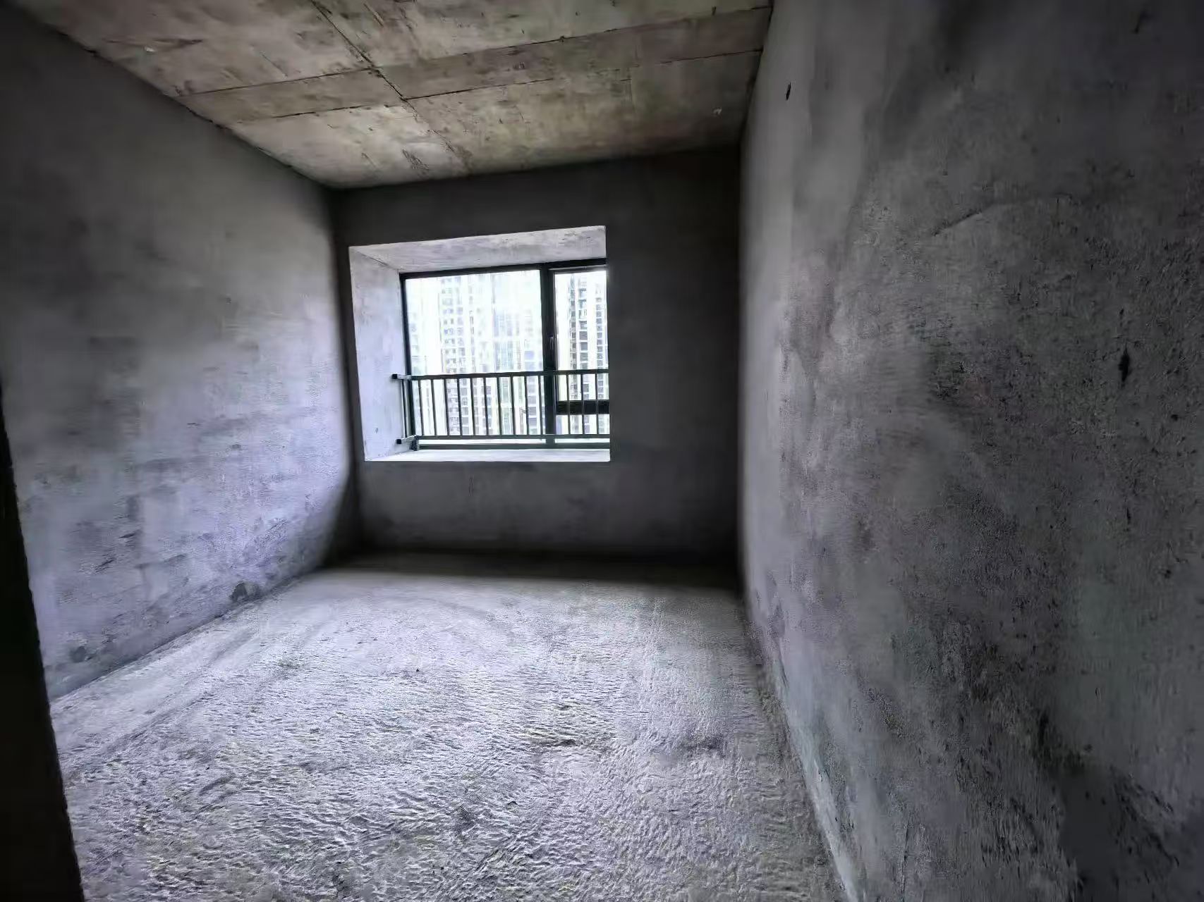 城南，荣怀A区，毛坯三房，边户小高层，好楼层，72万包营业税