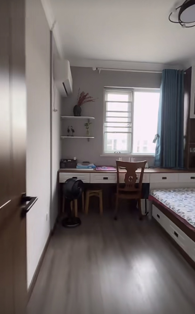 418，满庭春六期，边户，单价4500，全屋实木家具，9成新装修，证满二