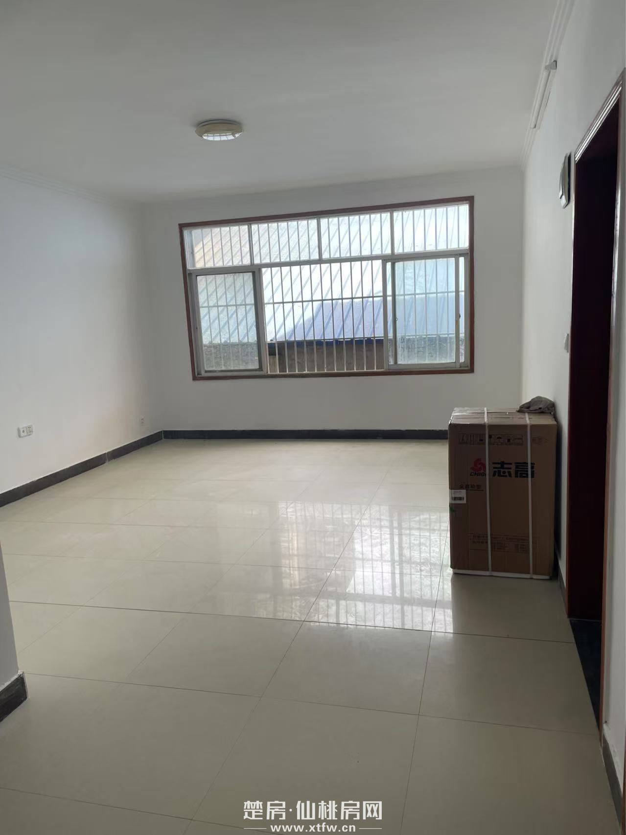 房屋出租，面积大，整洁