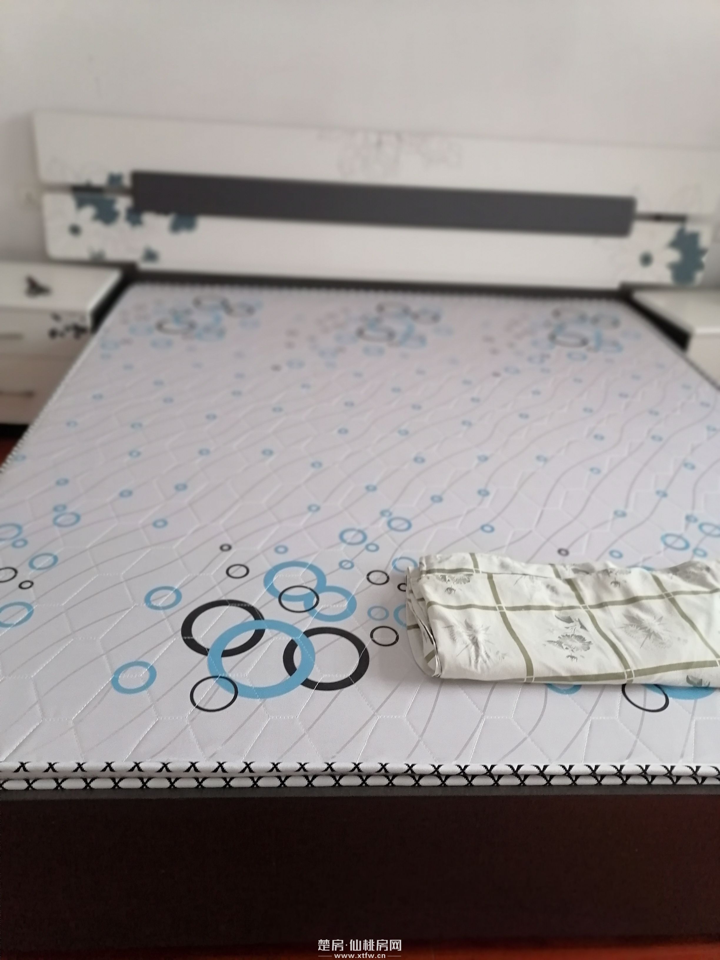 四中附近精装家用齐全