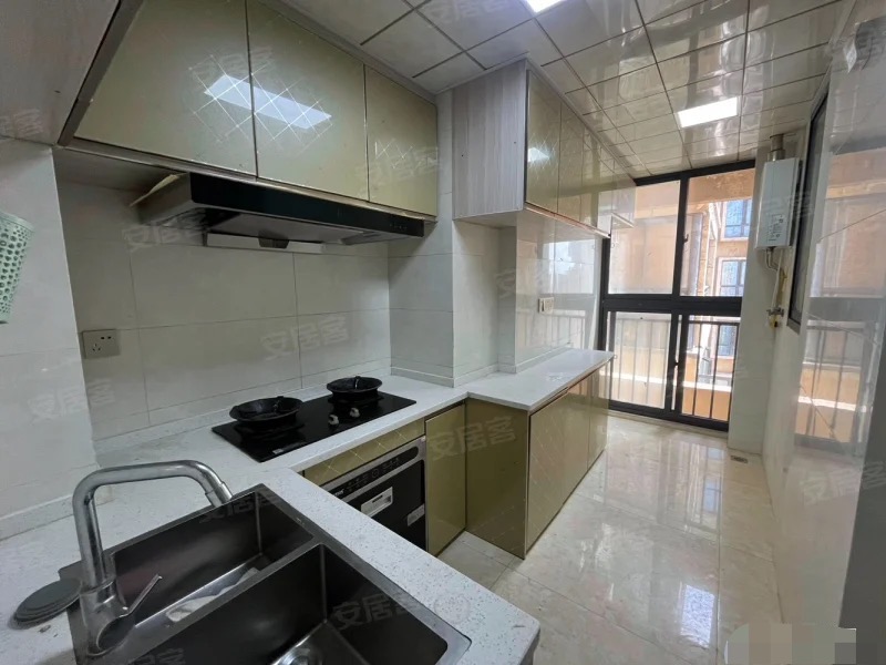 367，城南，森林国际，湖景房，精装3房，带车位58万，拎包入住，证满二