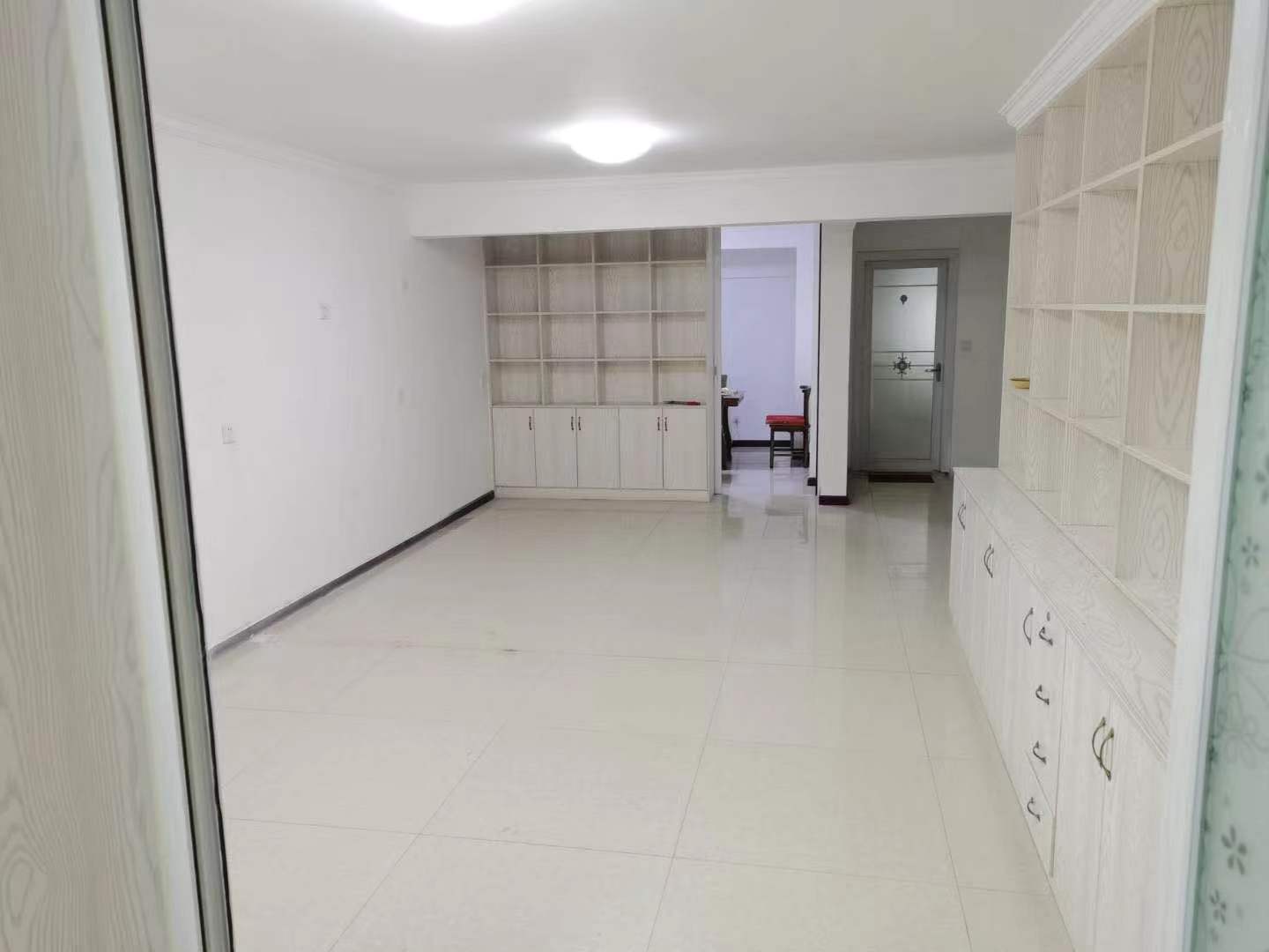 新城一号商铺出售 地段好   大就在三小旁边