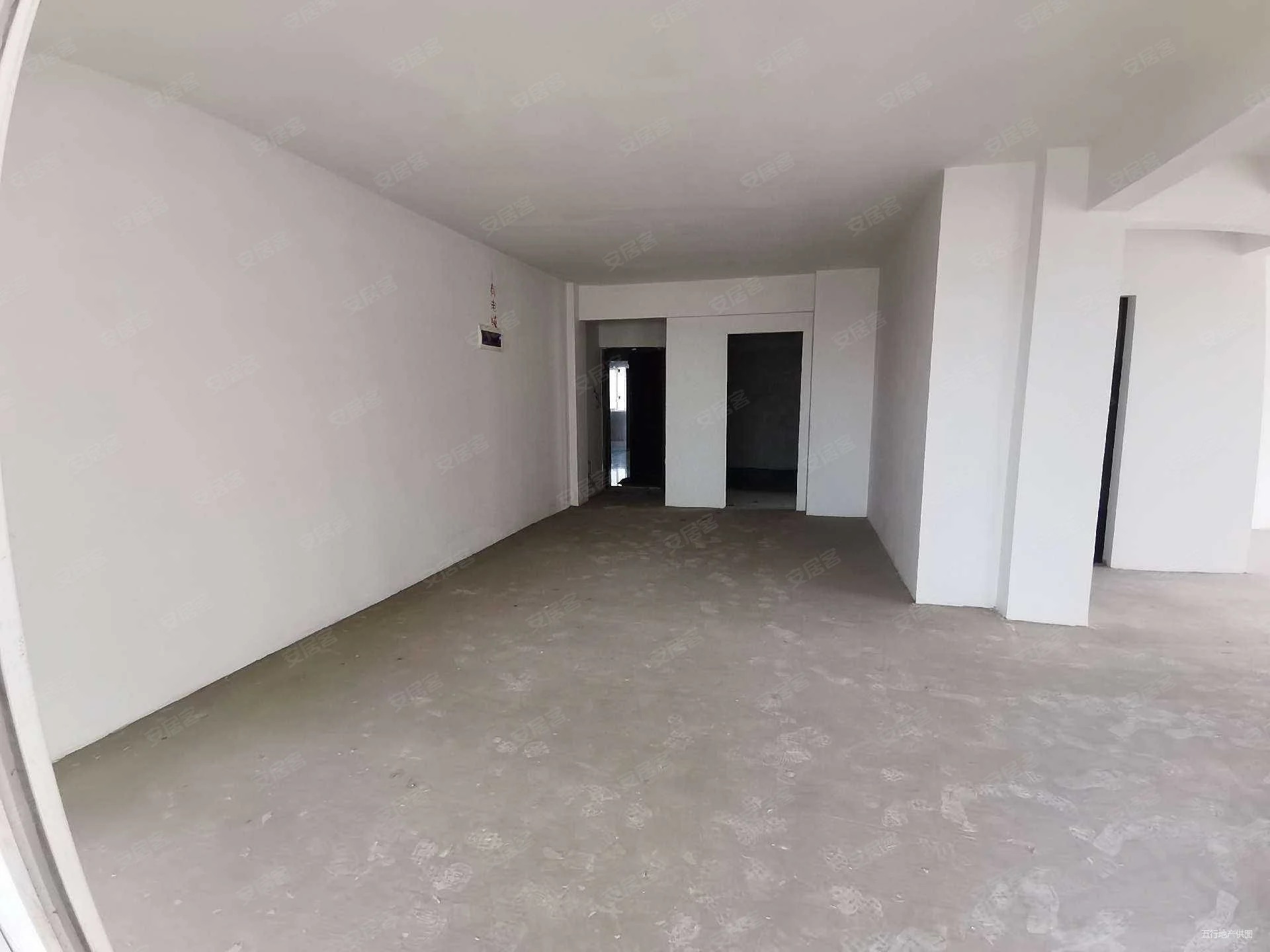 50，房东亏本出，城南，毛坯三房，单价4400​，证满五，电梯好楼层，速度来捡漏