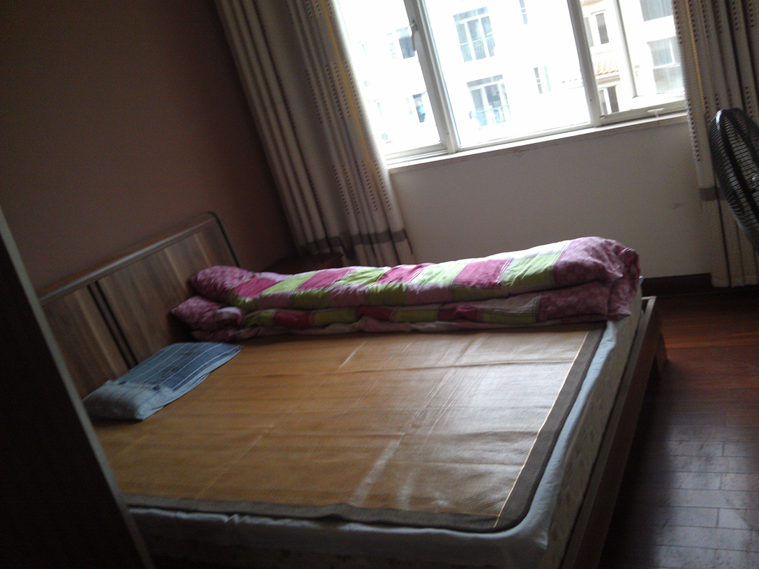 车站旁边烟草宿舍